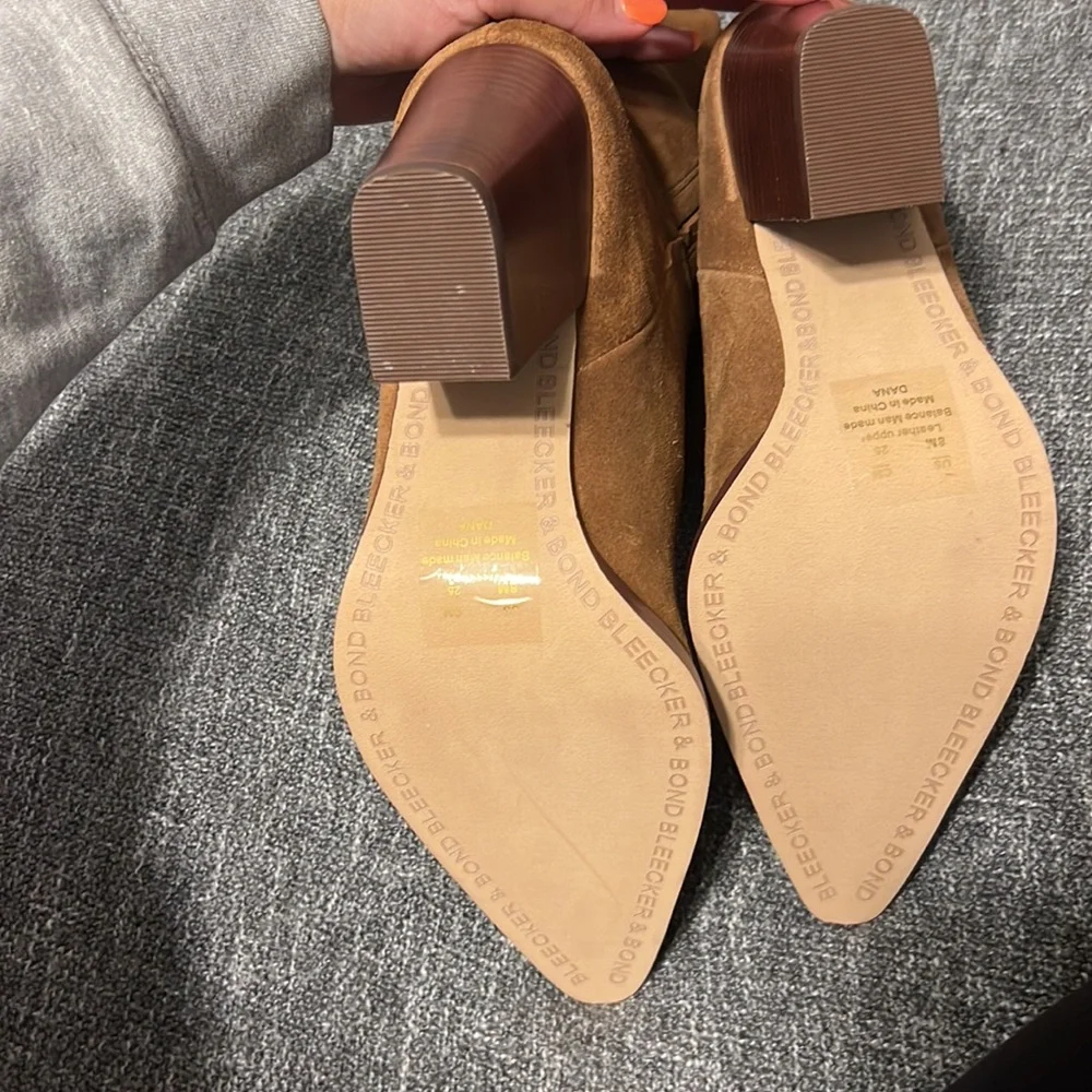 Bleecker & Bond brown suede booties size 8 - Picture 2 of 3